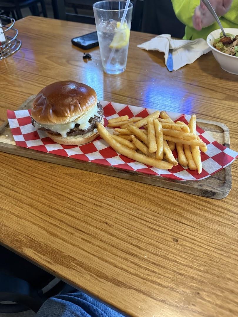 Rails Craft Brew & Eatery
